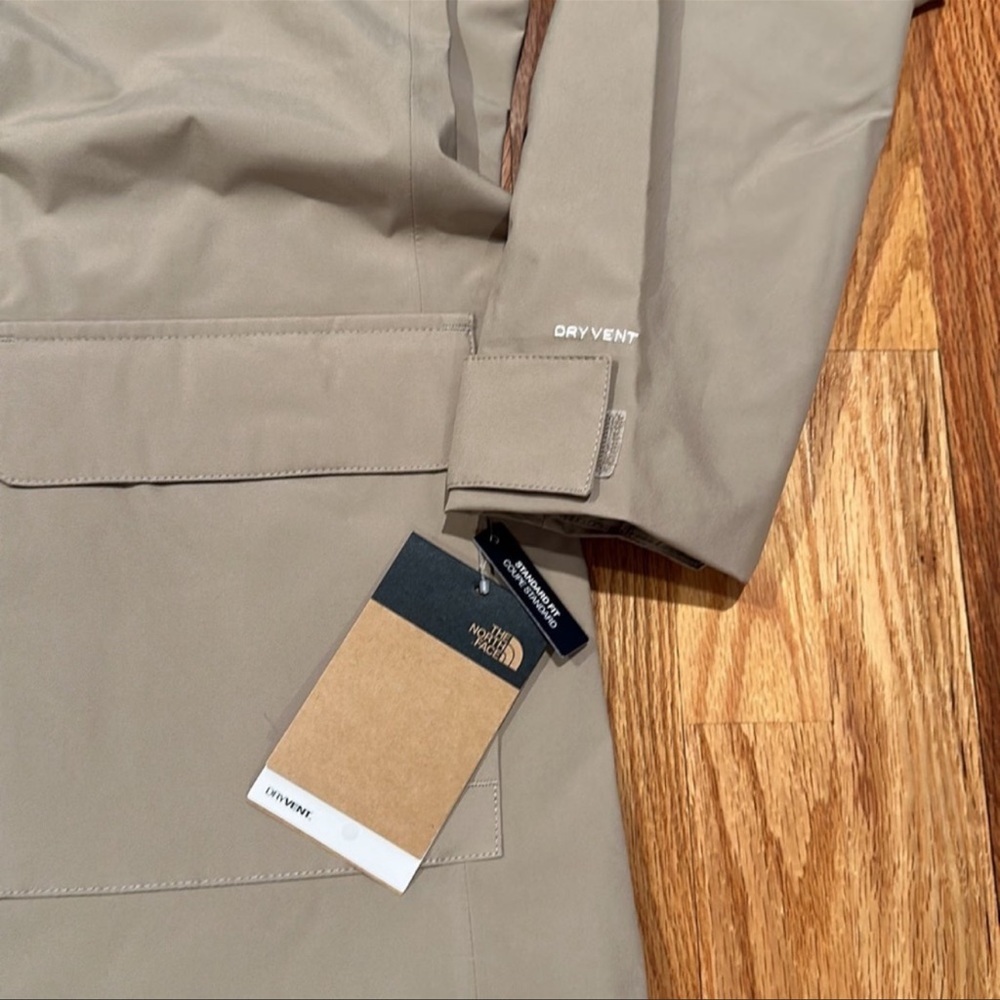 The North Face City Breeze Parka II Waterproof
Rain Jacket Large NWT - Picture 4 of 10